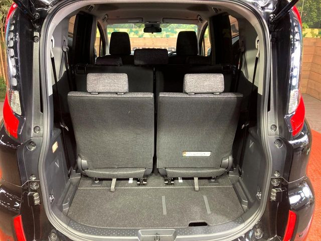 ���i�̂���������ʋ΁A���}���ɏ\���ȉ׎��X�y�[�X���m�ۂ��Ă���܂��B�Z�J���h�V�[�g��|���ƁA�傫�ȉו��̐ύڂ��\�ł���