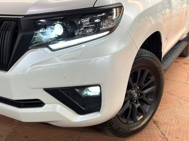 �yLED�w�b�h���C�g�z���V����ԑ��s�����ǍD�Ȏ��E���m�ۂ����S���ĉ^�]�ł��鍂�P�xLED�w�b�h���C�g�𑕔�!�_�����x�������A����d�͂��}�����Ă��܂��B