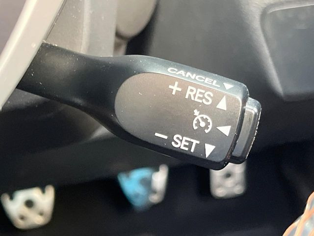 �y�N���[�Y�R���g���[���z�������H�����N���N���s�B�A�N�Z���𗣂��Ă���葬�x�ő��s���ł��A�������^�]���̕��S���y��!�����E�������ȒP�ȃX�C�b�`����Œ����ł��܂��B