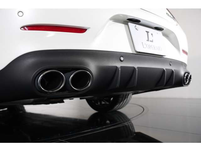 AMG�炵���G�L�]�[�X�g�m�[�g�́A����y���������������Ă���܂��B