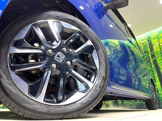 �y����15�C���`�A���~�z�C�[���z�O�ςɃ}�b�`���������A���~�z�C�[���𑕒����Ă���܂��B�e��ЊO�A���~�z�C�[����A�X�^�b�h���X�^�C�����戵�����Ă���܂��B���񂲑��k����������