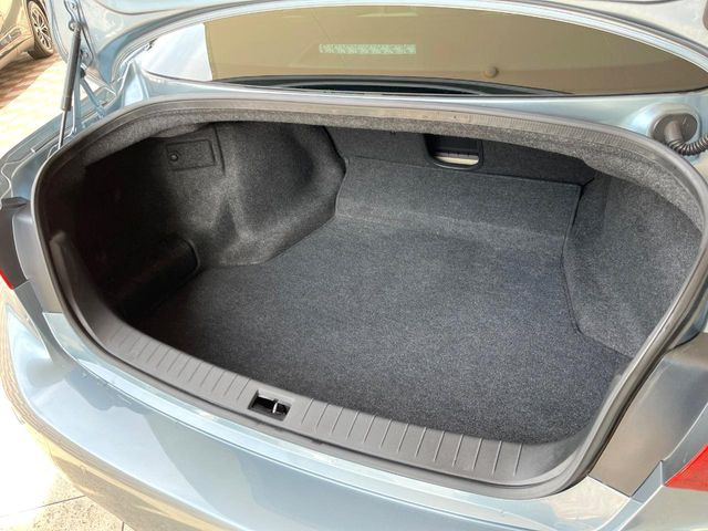 ���i�̂���������ʋ΁A���}���ɏ\���ȉ׎��X�y�[�X���m�ۂ��Ă���܂��B