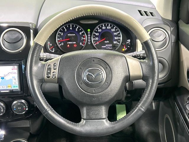 �y�����v�����X�e�A�����O�z�㎿�Ȋv���g�p���邱�ƂŁA��ɂ����������݂ƂĂ��^�]���₷���n���h���ł���