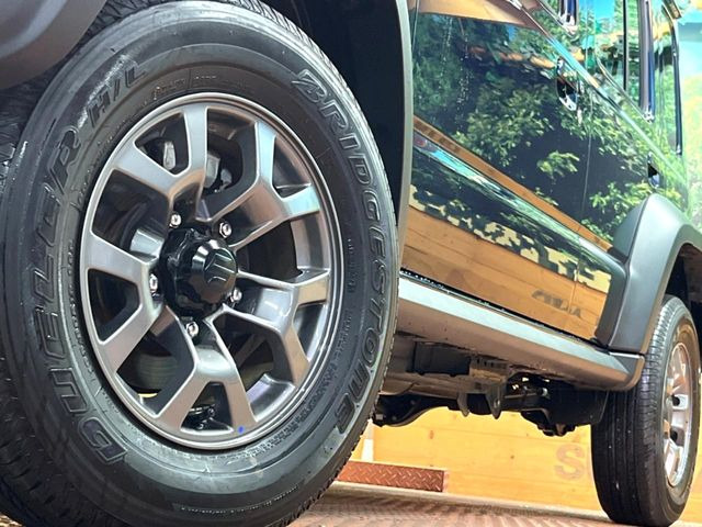 �y����15�C���`�A���~�z�C�[���z�O�ςɃ}�b�`���������A���~�z�C�[���𑕒����Ă���܂��B�e��ЊO�A���~�z�C�[����A�X�^�b�h���X�^�C�����戵�����Ă���܂��B���񂲑��k����������