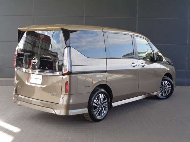セレナ1.4 e-4ORCE ハイウェイスターV 4WD