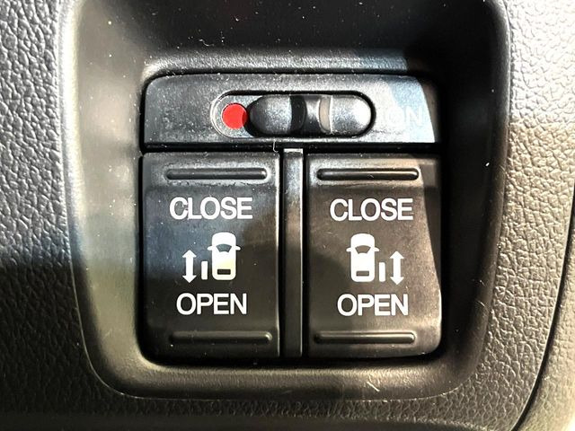 �y�����p���[�X���C�h�h�A�z�X�}�[�g�L�[��^�]�Ȃ̃X�C�b�`�Ō�ȗ����X���C�h�h�A�̊J���\���d��������͂����ăh�A���J����K�v�������A�����Ȃ��q�l�ł��ȒP�ɊJ���߂ł����K�ł���