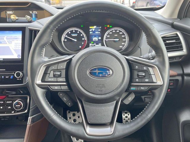 �y�����v�����X�e�A�����O�z�㎿�Ȋv���g�p���邱�ƂŁA��ɂ����������݂ƂĂ��^�]���₷���n���h���ł���