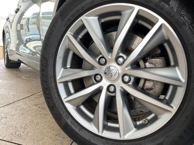 �y����17�C���`�A���~�z�C�[���z�O�ςɃ}�b�`���������A���~�z�C�[���𑕒����Ă���܂��B�e��ЊO�A���~�z�C�[����A�X�^�b�h���X�^�C�����戵�����Ă���܂��B���񂲑��k����������