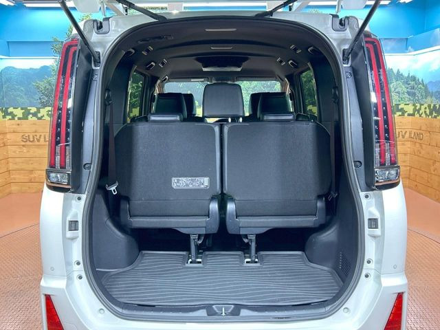 普段のお買い物や通勤、送迎等に十分な荷室スペースを確保しております。セカンドシートを倒すと、大きな荷物の積載も可能です♪