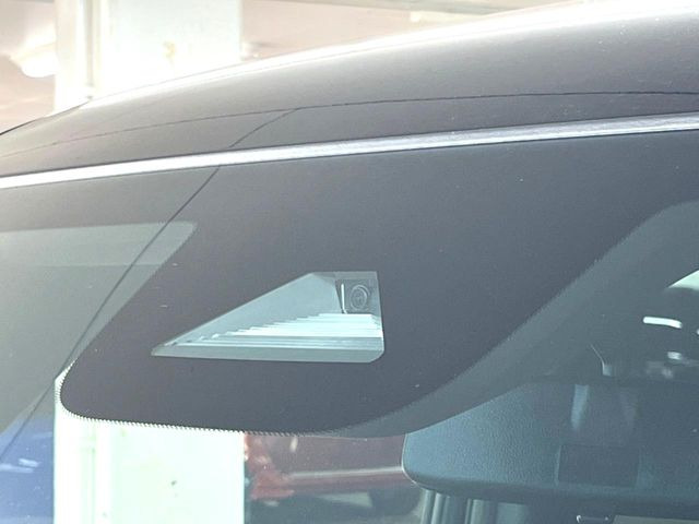 �y�z���_�Z���V���O�z���s���ɑO���̎ԗ�����F�����A�Փ˂������Ȏ��͌x��ƃu���[�L�ŏՓˉ���Ɣ�Q�y�����A�V�X�g�B�����S�Ƀh���C�u�����y���݂��������܂��B