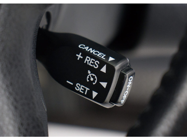 CD�͂������̎��ADVD�Đ����\�ł��B�t���Z�O�n�f�W�ɂ��Ή��������Bluetooth�ɂ��Ή����Ă���܂�