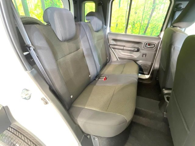 ���i���ȃI���W�i���t���A�}�b�g���I�v�V�����ɂĂ��p�ӂ��Ă���܂��B���D���ȃf�U�C����J���[�����Ԃɍ��킹�đI��ł����������Ƃ��ł��܂���