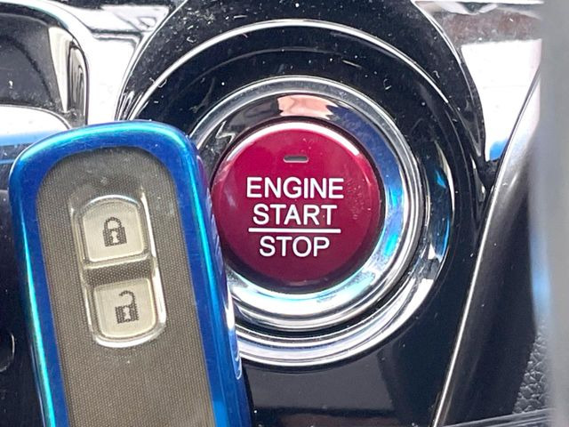 �yHonda�X�}�[�g�L�[�z�J�o����|�P�b�g�ɓ��ꂽ�܂܂ł��h�A�̎{���E�������\�ȃX�}�[�g�L�[�𑕔��B�G���W���̃I���E�I�t�����J�M�����o���K�v����������Ƃ��Ă��֗��ł���