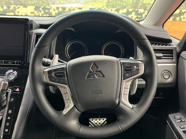 �y�����v�����X�e�A�����O�z�㎿�Ȋv���g�p���邱�ƂŁA��ɂ����������݂ƂĂ��^�]���₷���n���h���ł���