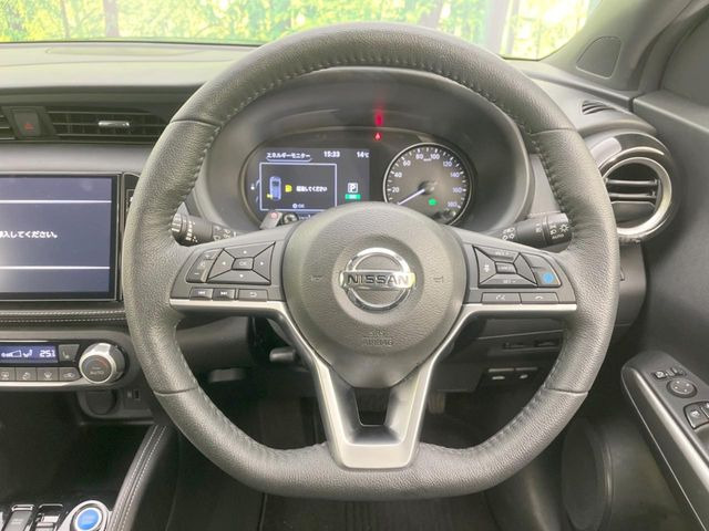 ステアリングも使用感が少なく、きれいな状態となっております♪