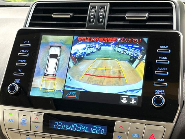 【マルチテレインモニター】車のフロントやサイドのカメラ画像を同時にモニター表示することで、悪路や狭い道を走行時でも周囲の状況確認ができ安心!本格SUVにうれしい装備です♪