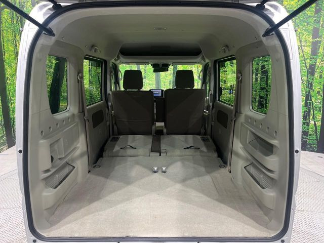 ���i�̂���������ʋ΁A���}���ɏ\���ȉ׎��X�y�[�X���m�ۂ��Ă���܂��B�Z�J���h�V�[�g��|���ƁA�傫�ȉו��̐ύڂ��\�ł���