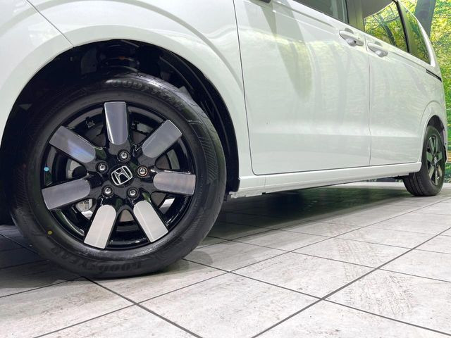 �y����15�C���`�A���~�z�C�[���z�O�ςɃ}�b�`���������A���~�z�C�[���𑕒����Ă���܂��B�e��ЊO�A���~�z�C�[����A�X�^�b�h���X�^�C�����戵�����Ă���܂��B���񂲑��k����������