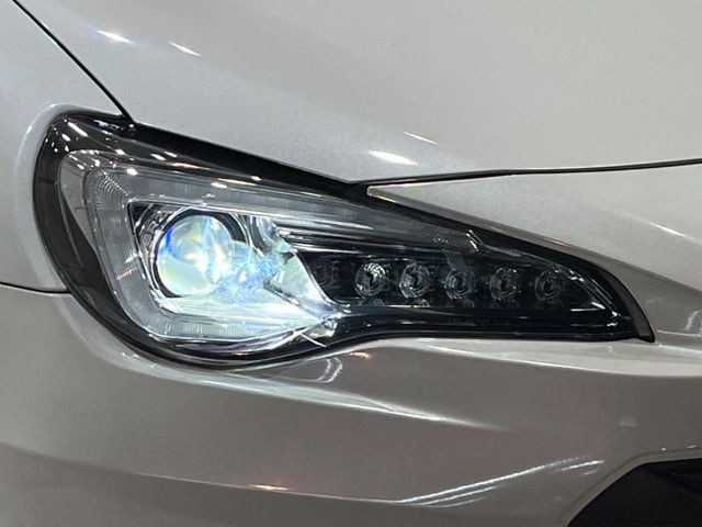 �yLED�w�b�h���C�g�z���V����ԑ��s�����ǍD�Ȏ��E���m�ۂ����S���ĉ^�]�ł��鍂�P�xLED�w�b�h���C�g�𑕔�!�_�����x�������A����d�͂��}�����Ă��܂��B