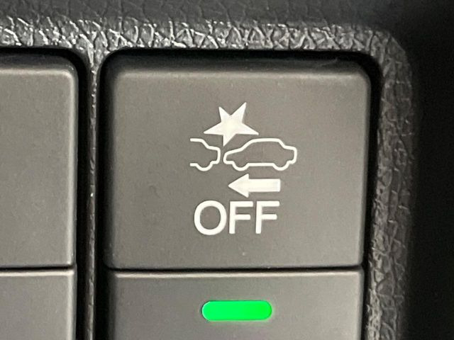 �y�z���_�Z���V���O�z���s���ɑO���̎ԗ�����F�����A�Փ˂������Ȏ��͌x��ƃu���[�L�ŏՓˉ���Ɣ�Q�y�����A�V�X�g�B�����S�Ƀh���C�u�����y���݂��������܂��B