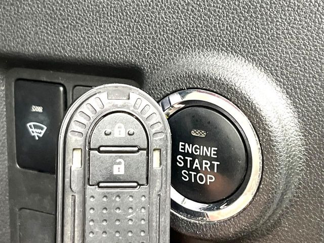 �y�X�}�[�g�L�[�z�J�o����|�P�b�g�ɓ��ꂽ�܂܂ł��h�A�̎{���E�������\�ȃX�}�[�g�L�[�𑕔��B�G���W���̃I���E�I�t�����J�M�����o���K�v����������Ƃ��Ă��֗��ł���