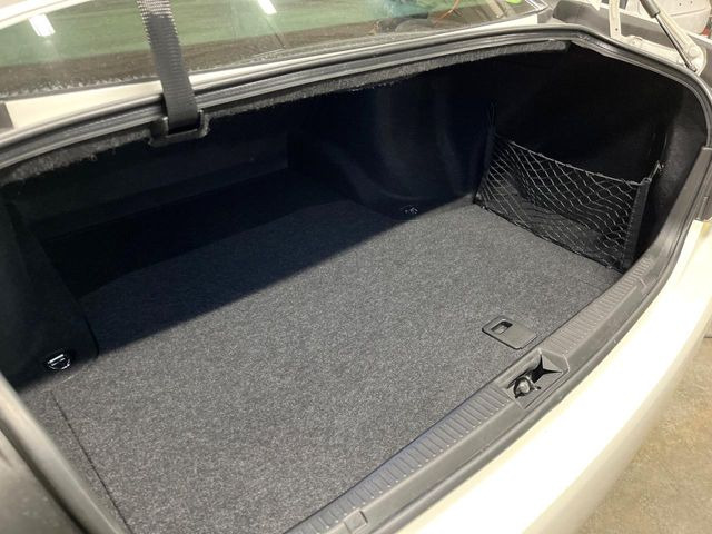 ���i�̂���������ʋ΁A���}���ɏ\���ȉ׎��X�y�[�X���m�ۂ��Ă���܂��B