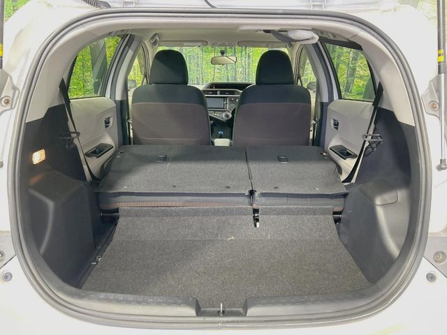 ���i�̂���������ʋ΁A���}���ɏ\���ȉ׎��X�y�[�X���m�ۂ��Ă���܂��B�Z�J���h�V�[�g��|���ƁA�傫�ȉו��̐ύڂ��\�ł���