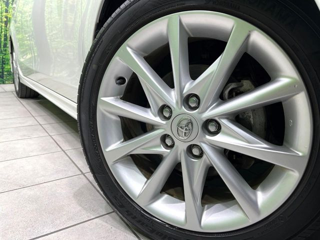 【純正17インチアルミホイール】外観にマッチした純正アルミホイールを装着しております。各種社外アルミホイールや、スタッドレスタイヤも取扱いしております。是非ご相談ください♪