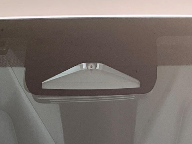 �y�g���^�Z�[�t�e�B�Z���X�z���s���ɑO���̎ԗ�����F�����A�Փ˂������Ȏ��͌x��ƃu���[�L�ŏՓˉ���Ɣ�Q�y�����A�V�X�g�B�����S�Ƀh���C�u�����y���݂��������܂��B