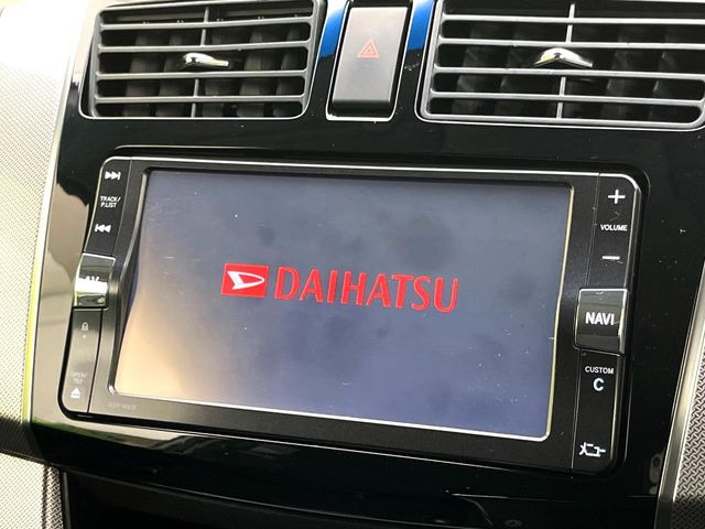 �y�����i�r�z�l�C�̏����i�r�𑕔����Ă���܂��B�i�r�̎g���₷���͂������A�I�[�f�B�I�@�\���[��!�L�����v�◷�s�͂������A�ʋ΂┃�����ȂǕ��i�̃h���C�u���y�����Ȃ�͂���