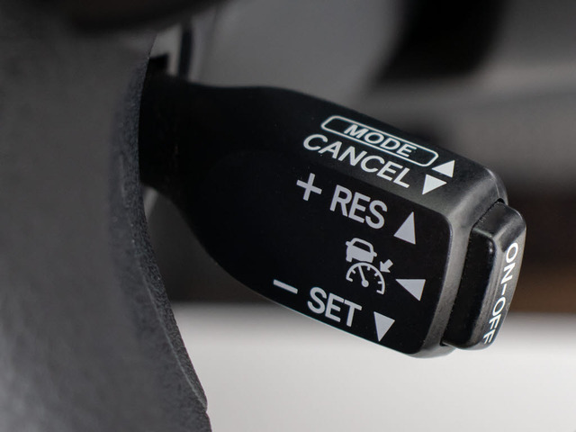 ���[�_�[�N���[�Y�R���g���[��  �~���g���[�_�[�ƒP��J�����Ő�s�Ԃ�F�����A�ԑ��ɉ������Ԋԋ�����ۂ��Ȃ���Ǐ]���s���x�����܂��B