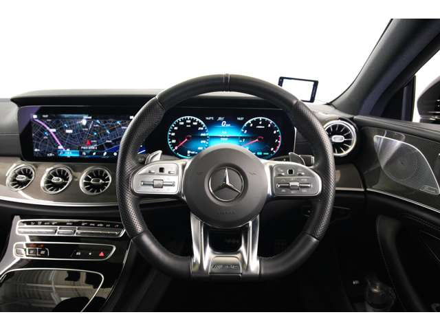 ��̌^�̃t���f�W�^���X�N���[���͎��F�����悭�A�j�̓����͒����ɁA���ʂ͑����`���Ă���܂��B