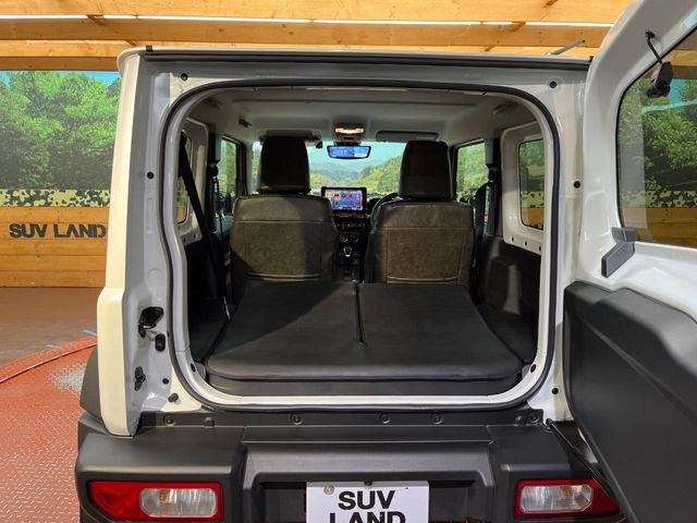 ���i�̂���������ʋ΁A���}���ɏ\���ȉ׎��X�y�[�X���m�ۂ��Ă���܂��B�Z�J���h�V�[�g��|���ƁA�傫�ȉו��̐ύڂ��\�ł���