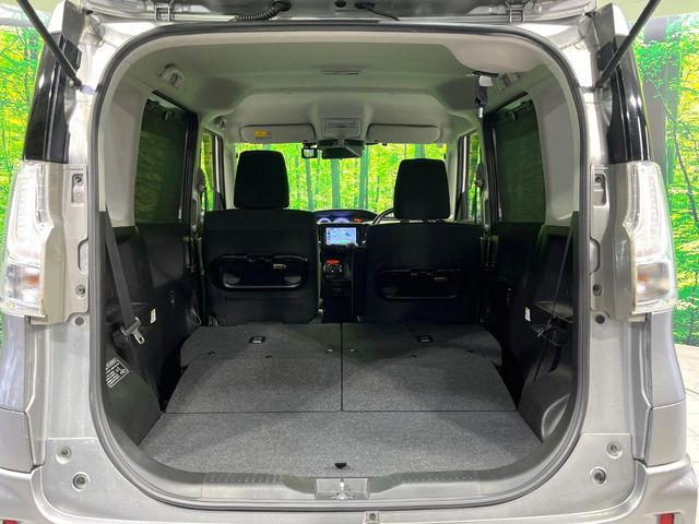 ���i�̂���������ʋ΁A���}���ɏ\���ȉ׎��X�y�[�X���m�ۂ��Ă���܂��B�Z�J���h�V�[�g��|���ƁA�傫�ȉו��̐ύڂ��\�ł���