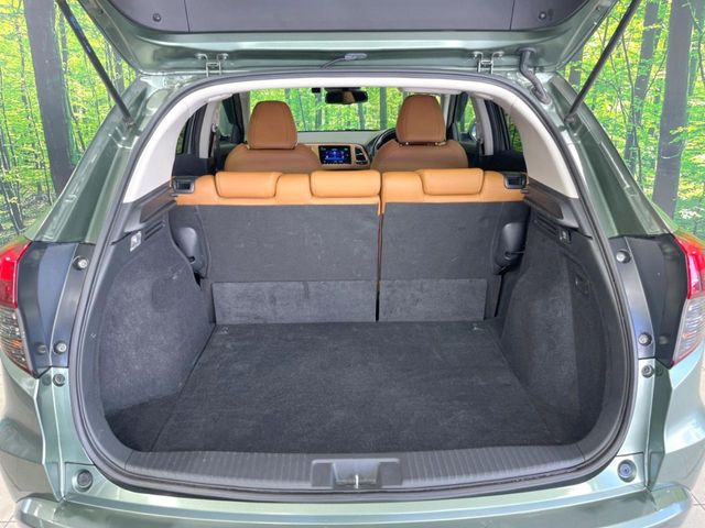 普段のお買い物や通勤、送迎等に十分な荷室スペースを確保しております。セカンドシートを倒すと、大きな荷物の積載も可能です♪