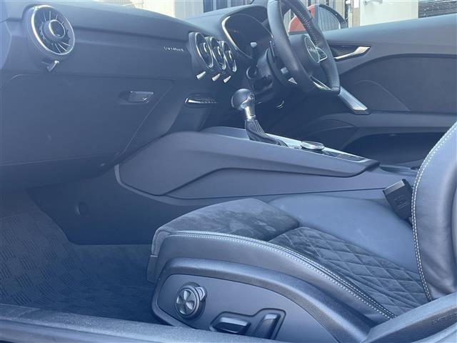 TTクーペ45 TFSI クワトロ 4WD