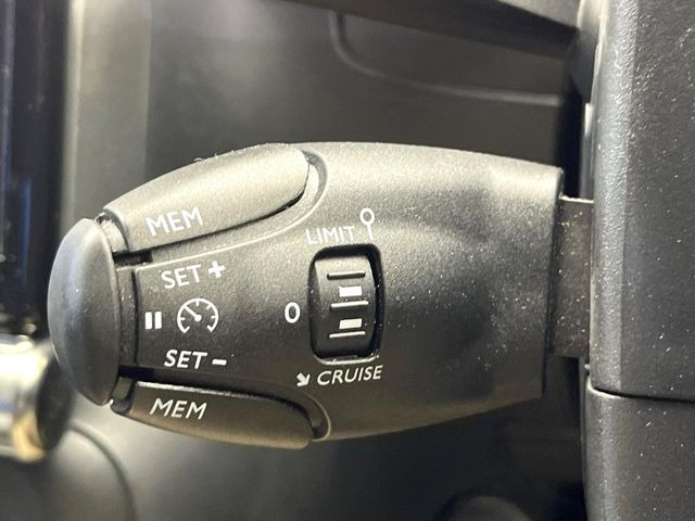 ���I�[�g�N���[�Y�R���g���[��:�������H�⎩���Ԑ�p���H���ɂāA�葬���q���\�ƂȂ�֗��ȋ@�\�ł��B�������ړ��̍ۂł����ɂ����֗��ɂ��g�����������܂���