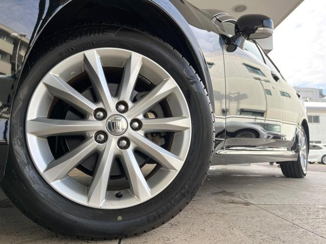 �y����17�C���`�A���~�z�C�[���z�O�ςɃ}�b�`���������A���~�z�C�[���𑕒����Ă���܂��B�e��ЊO�A���~�z�C�[����A�X�^�b�h���X�^�C�����戵�����Ă���܂��B���񂲑��k����������