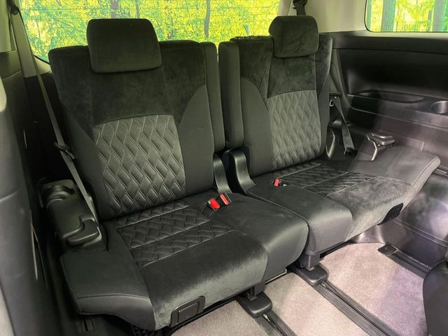 3列目シートはもちろん状態良好☆大人でもゆったりと座って頂けますので、大人数でのお出かけもラクラクです♪ご家族で、気の知れた仲間で、ドライブに行くのが楽しみですね♪