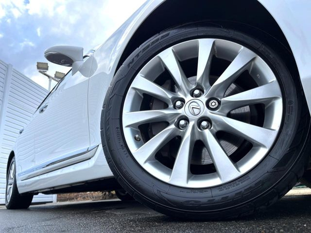 �y����17�C���`�A���~�z�C�[���z�O�ςɃ}�b�`���������A���~�z�C�[���𑕒����Ă���܂��B�e��ЊO�A���~�z�C�[����A�X�^�b�h���X�^�C�����戵�����Ă���܂��B���񂲑��k����������