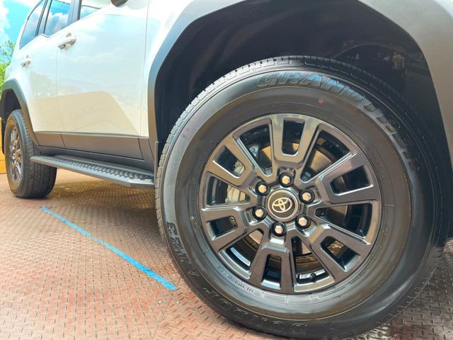 �y����18�C���`�A���~�z�C�[���z�O�ςɃ}�b�`���������A���~�z�C�[���𑕒����Ă���܂��B�e��ЊO�A���~�z�C�[����A�X�^�b�h���X�^�C�����戵�����Ă���܂��B���񂲑��k����������