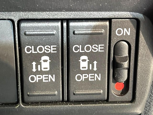 �y�����p���[�X���C�h�h�A�z�X�}�[�g�L�[��^�]�Ȃ̃X�C�b�`�Ō�ȗ����X���C�h�h�A�̊J���\���d��������͂����ăh�A���J����K�v�������A�����Ȃ��q�l�ł��ȒP�ɊJ���߂ł����K�ł���