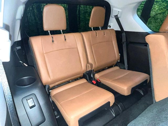 3列目シートはもちろん状態良好☆大人でもゆったりと座って頂けますので、大人数でのお出かけもラクラクです♪ご家族で、気の知れた仲間で、ドライブに行くのが楽しみですね♪