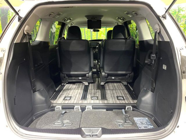 ���i�̂���������ʋ΁A���}���ɏ\���ȉ׎��X�y�[�X���m�ۂ��Ă���܂��B�Z�J���h�V�[�g��|���ƁA�傫�ȉו��̐ύڂ��\�ł���