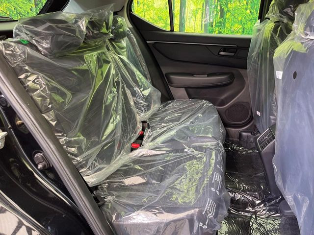 後部座席も気になるようなキズ・汚れやへたり等、大きなダメージはなく、良好な状態です。