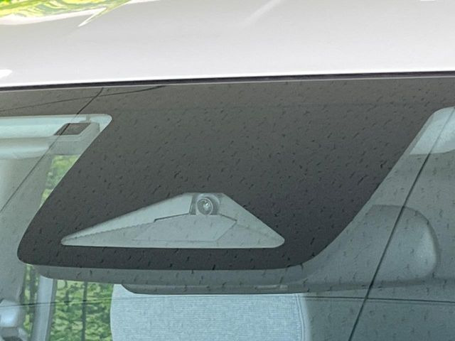 �y�z���_�Z���V���O�z���s���ɑO���̎ԗ�����F�����A�Փ˂������Ȏ��͌x��ƃu���[�L�ŏՓˉ���Ɣ�Q�y�����A�V�X�g�B�����S�Ƀh���C�u�����y���݂��������܂��B