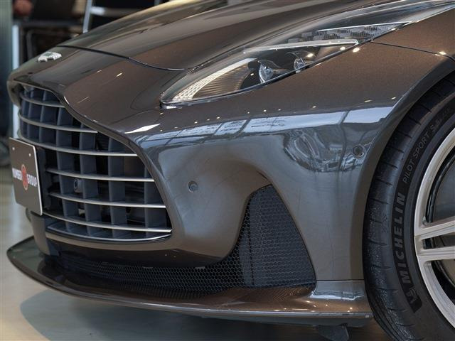 オプション:パーフォーレーションパターン&キルティングセミアニリンレザー