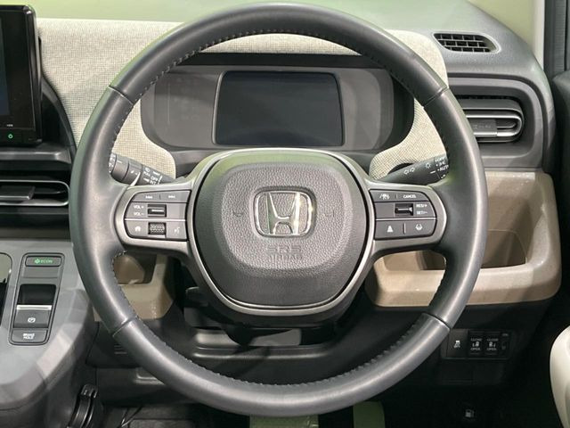 �y�����v�����X�e�A�����O�z�㎿�Ȋv���g�p���邱�ƂŁA��ɂ����������݂ƂĂ��^�]���₷���n���h���ł���