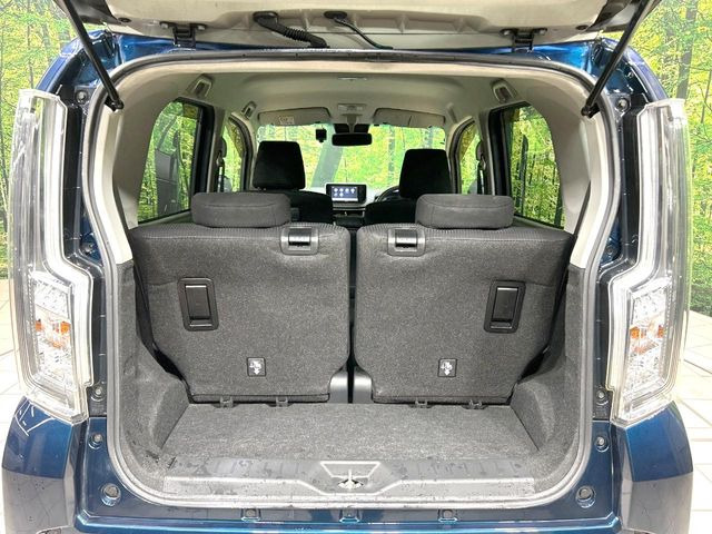 ���i�̂���������ʋ΁A���}���ɏ\���ȉ׎��X�y�[�X���m�ۂ��Ă���܂��B�Z�J���h�V�[�g��|���ƁA�傫�ȉו��̐ύڂ��\�ł���