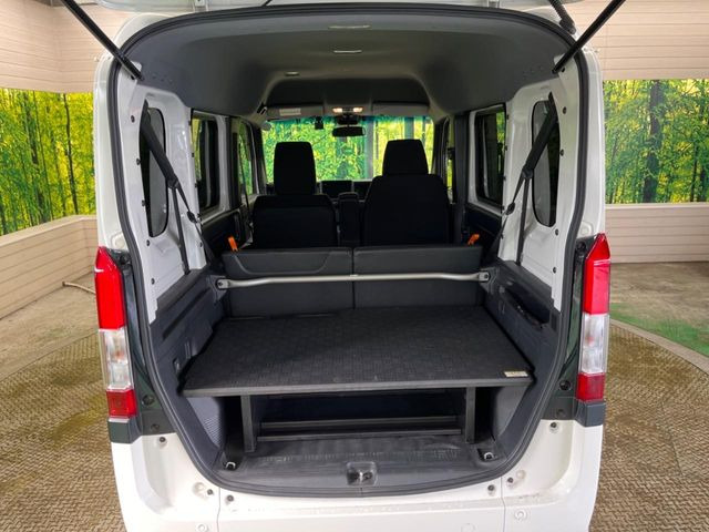 ���i�̂���������ʋ΁A���}���ɏ\���ȉ׎��X�y�[�X���m�ۂ��Ă���܂��B�Z�J���h�V�[�g��|���ƁA�傫�ȉו��̐ύڂ��\�ł���